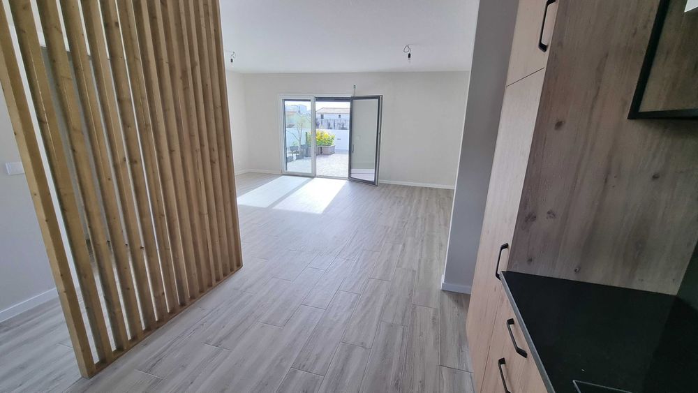 Arrendamento de moradia em Banda 120 + 80 metros(terraço), T2 em São Martinho do Porto Construção Novembro 2024 com ar condicionado, cozinha equipada