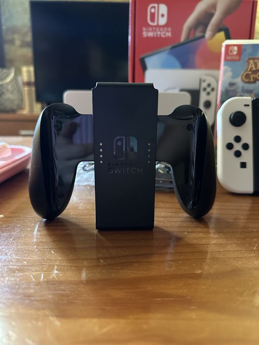 Nintendo Switch OLED - Branca e 2 jogos
