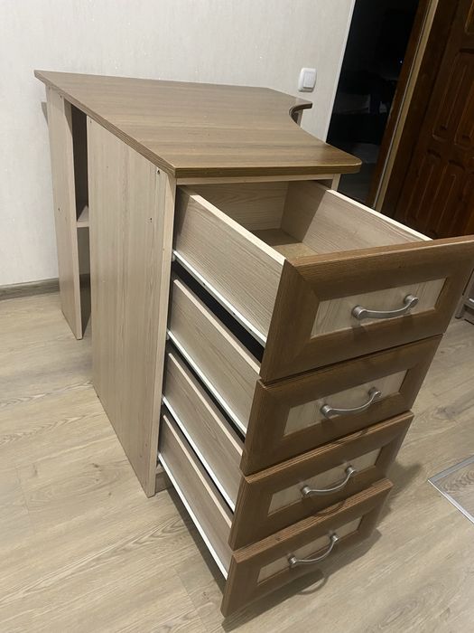 Продам стіл кутовий