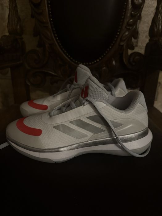 нові кросскій адідас , 23,5 см по устілці