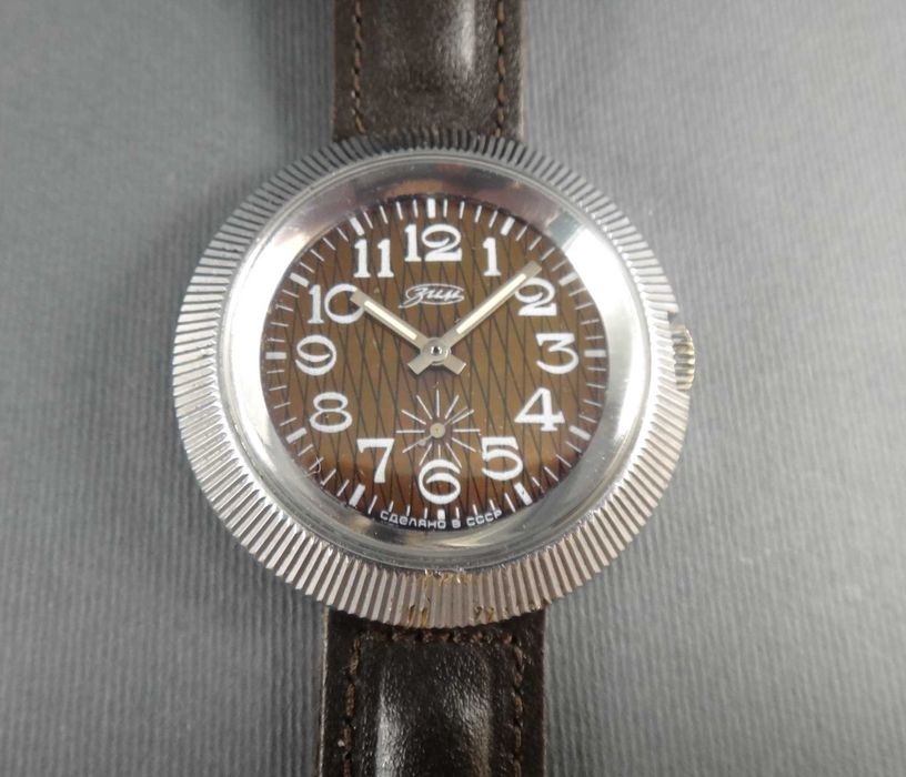 Часы Зим Победа механические винтажные обслужены точный ход