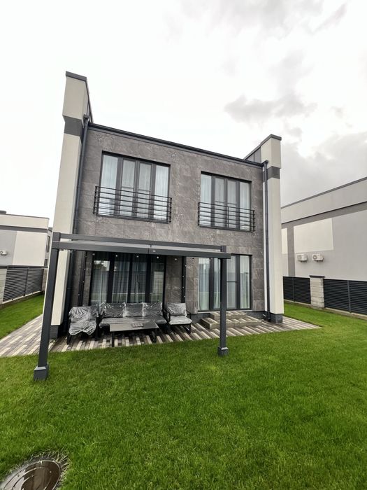 ДОМ,ГЕНЕРАТОР та інвертор Deye ,котедж ,метро Осокорки,озеро,Osocor