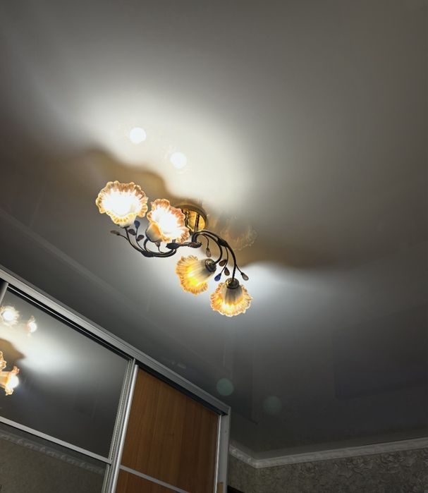 Люстра б/у в комплекті лампи лед