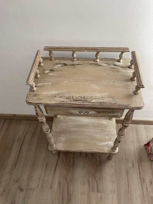 Movel pequeno de madeira