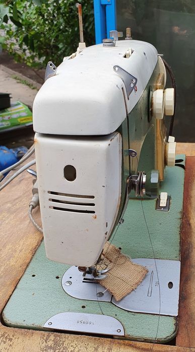 Продам швейную машину TEXTIMA германия