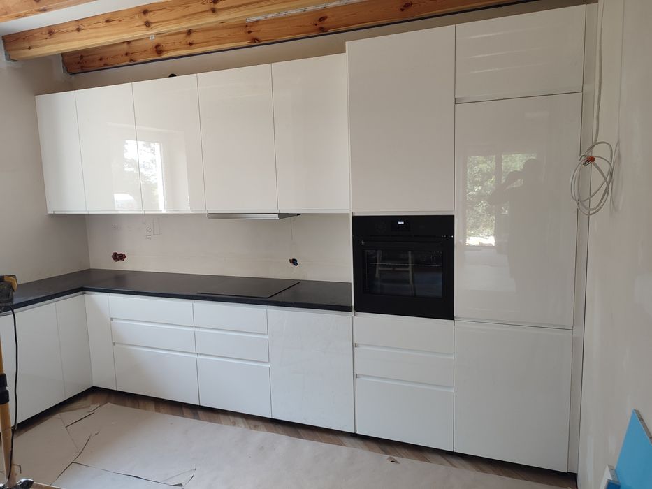 Montaż mebli z paczek.