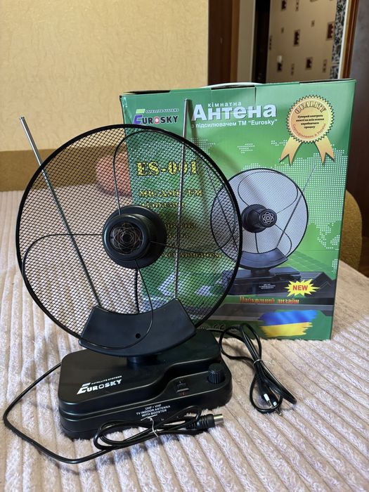 Кімнатна антена з підсилювачем