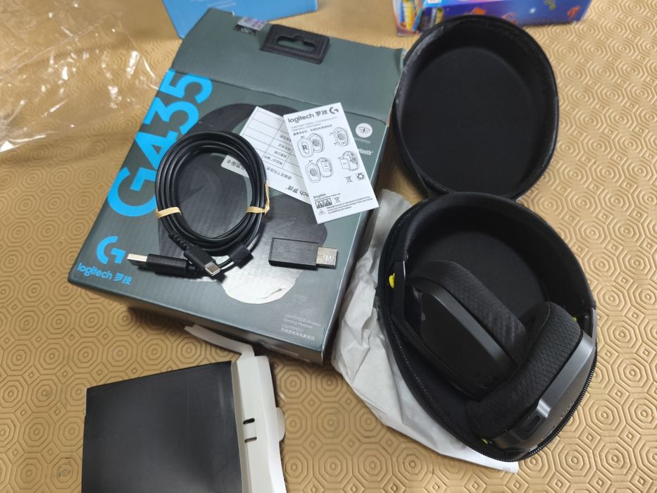 Auscultadores Gaming LOGITECH Lightspeed G435 + oferta bolsa