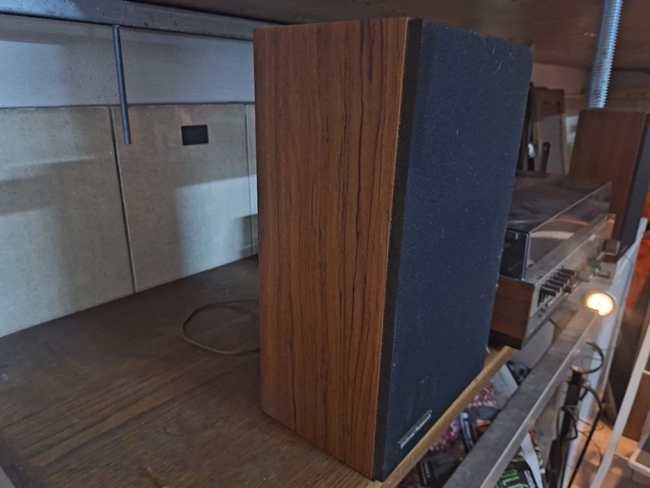 Gira discos com duas colunas e 3 discos . Gira discos a funcionar.64586412321922122