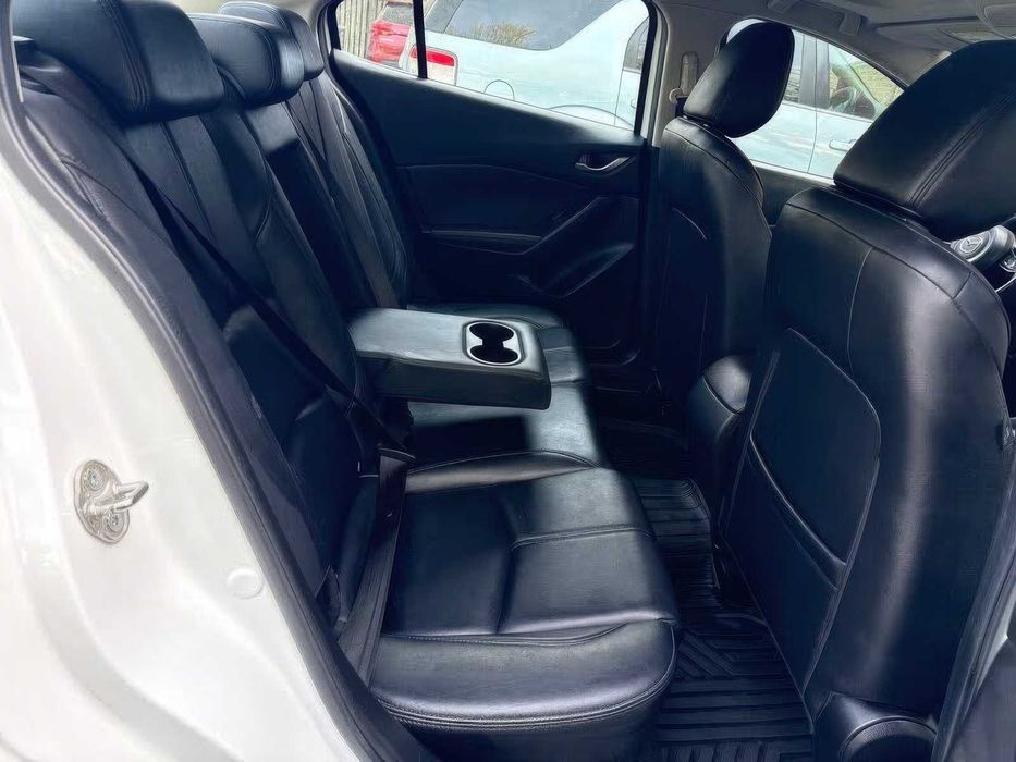 Mazda 3 Touring      2017