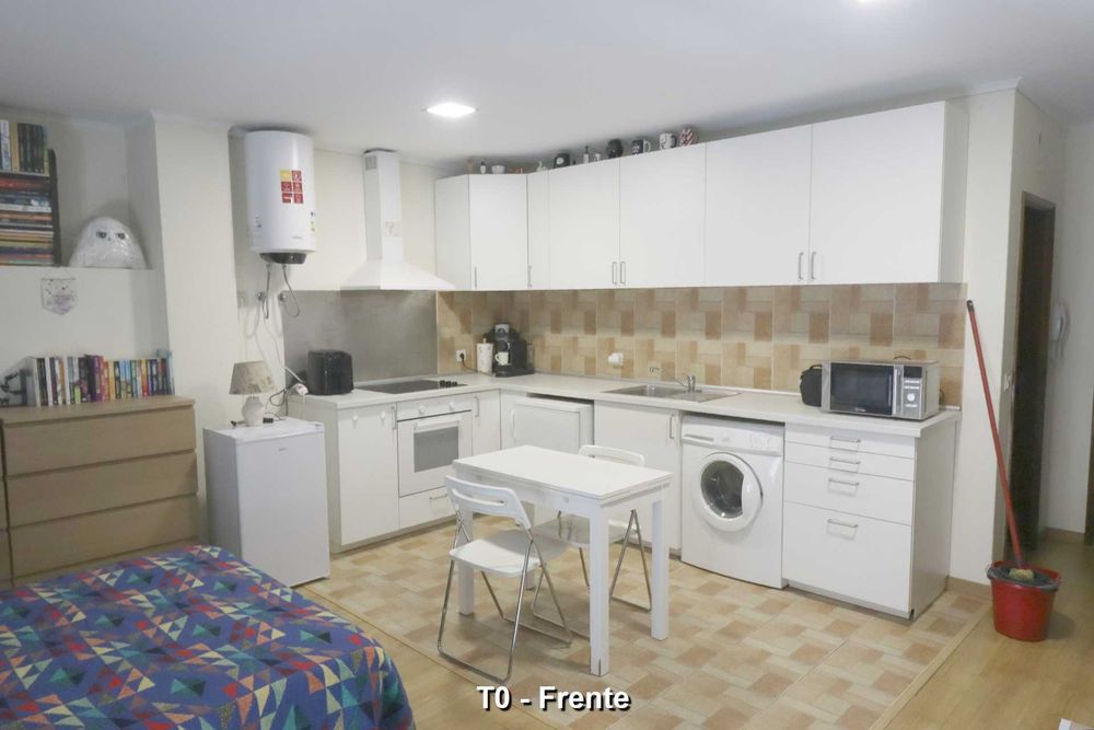 T0 remodelado, bem arrendado, a 3 min da ponte metálica.