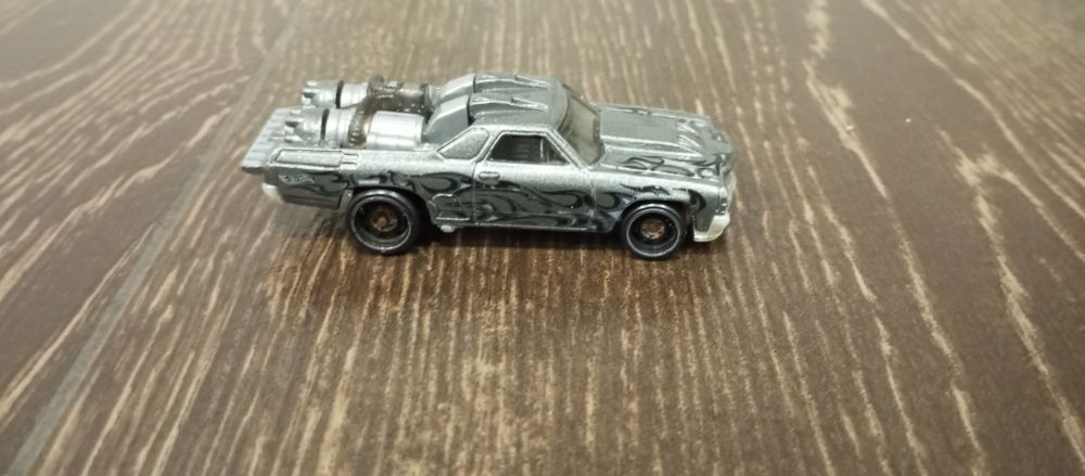 Hotwheels дві машинки 2020 - 2019