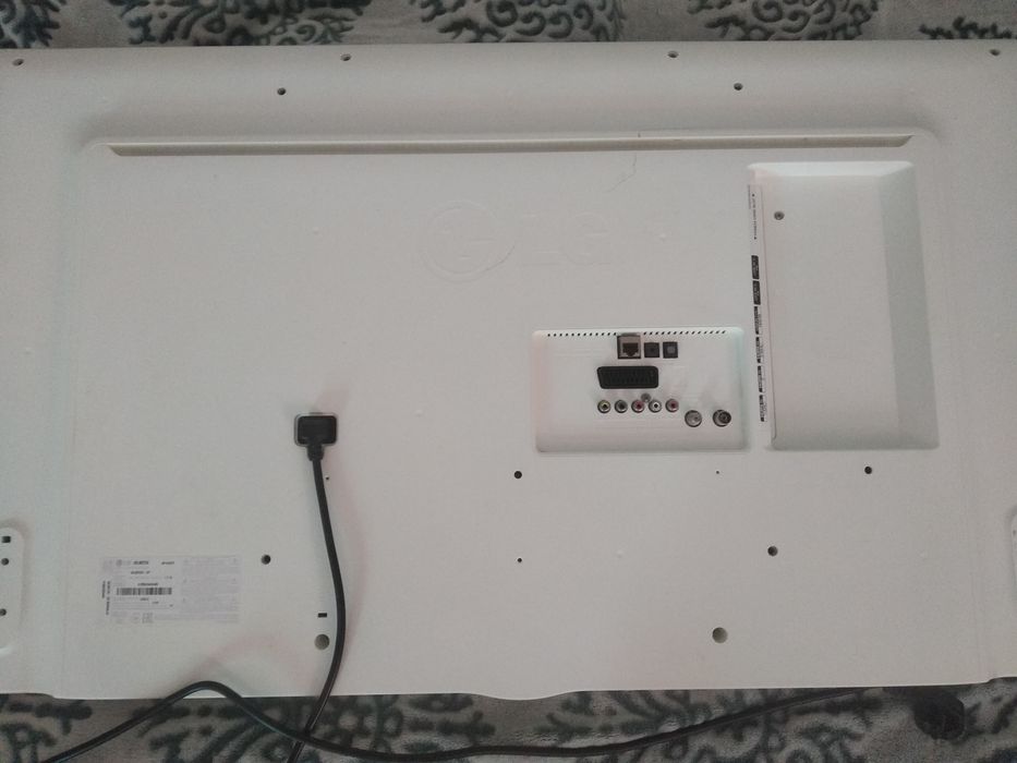 Телевизор LG 42LB572V (на запчасти)