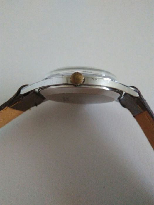 Zegarek Junghans z małym sekundnikiem.