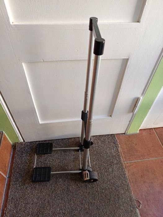 Wózek transportowy na kółkach skladany