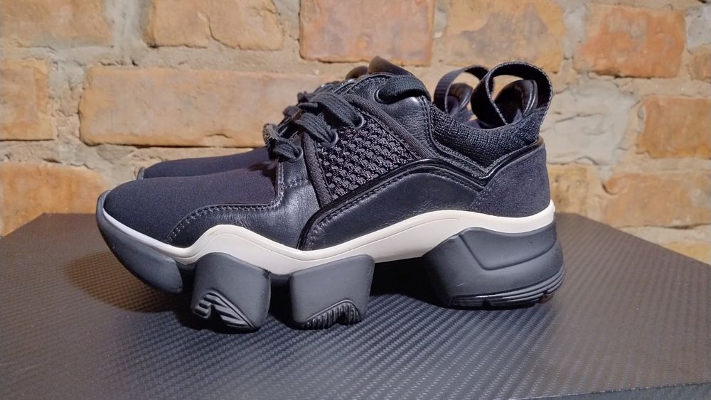 Кроссовки Givenchy. 37 размер