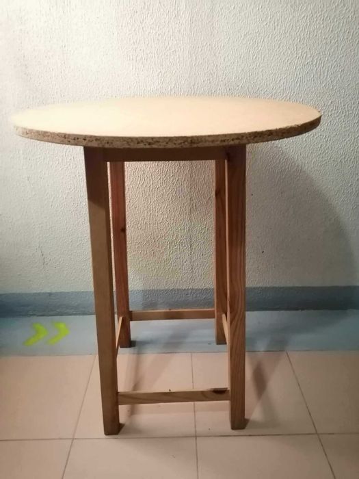 Toalhas e Mesa Apoio tipo Camilha