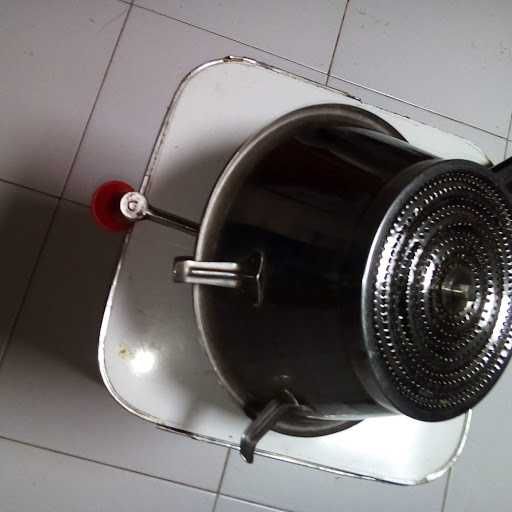 Copper Cauldron and Screwdriver from the 1960s64751290375043120