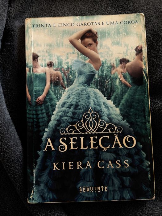 3 primeiros livros da saga A Seleção, em português do Brasil:
