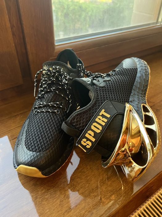 Эксклюзивные кроссовки с золотыми элементами – премиум  Plein Sport