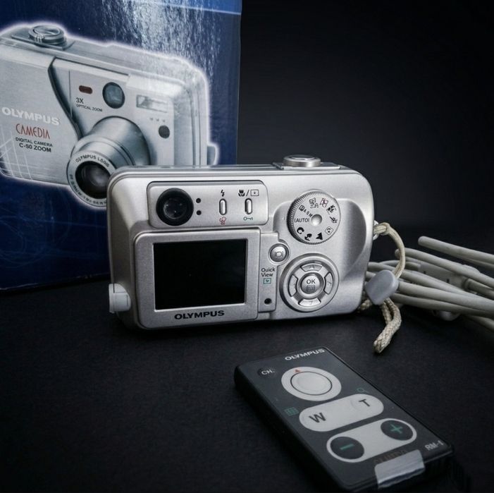 Olympus Camedia C-50 Zoom com bolsa de pele Camedia Case 50Z, de 2003