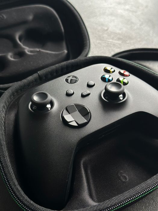 Microsoft Xbox Wireless Controller Carbon Black + akumulator + etui
