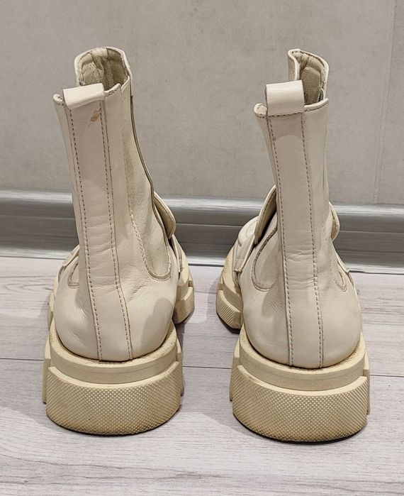 Шкіряні Челсі демісезон молочного кольору