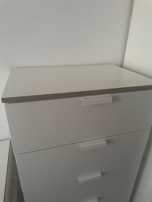 Mesa Cabeceira + Cómoda Ikea