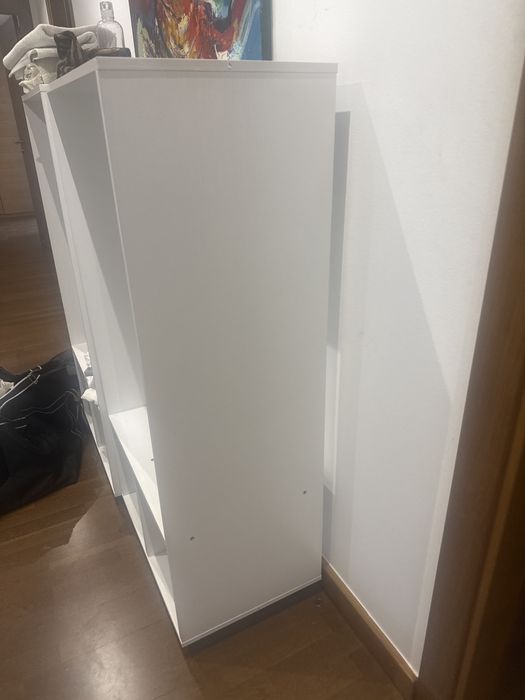 Móvel branco para arrumação