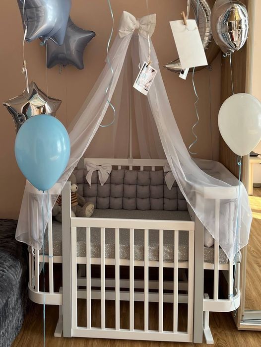 Дитяче ліжечко з маятником