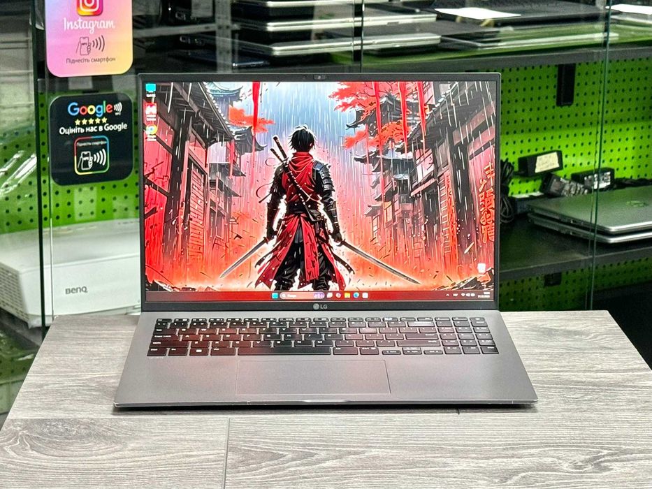 Ультрабук LG Gram 16z90q / 16'' 2560x1600 / Core i7-1260p / Вага 1.2Кг