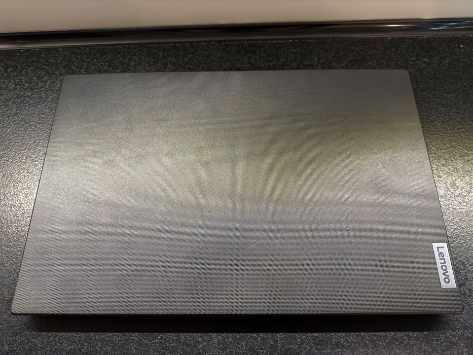 Laptop Lenovo V15 G2