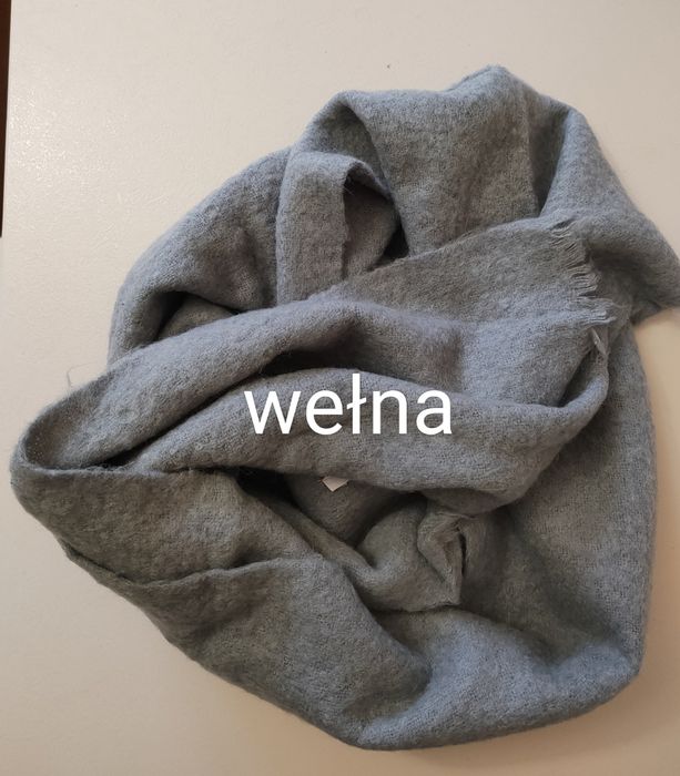 Szal damski wełniany.