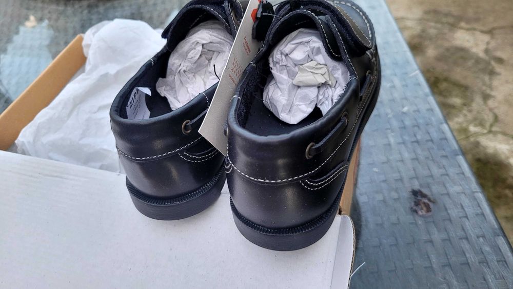 Sapatos Menino tamanho 34