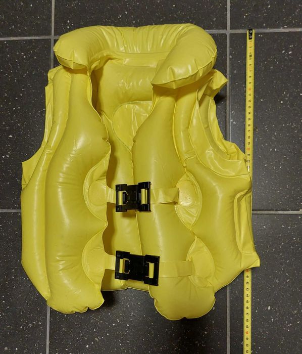 Dmuchana kamizelka ratunkowa+ 2 naramienniki; 18- 30 kg/ 3- 6 lat