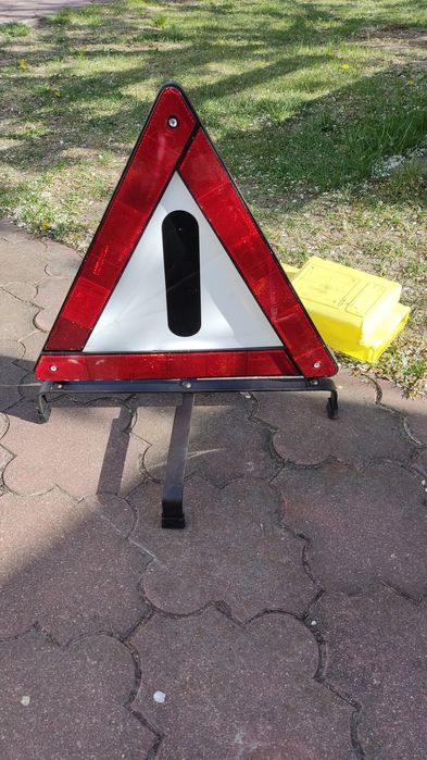 Trójkąt ostrzegawczy Auto osobowe