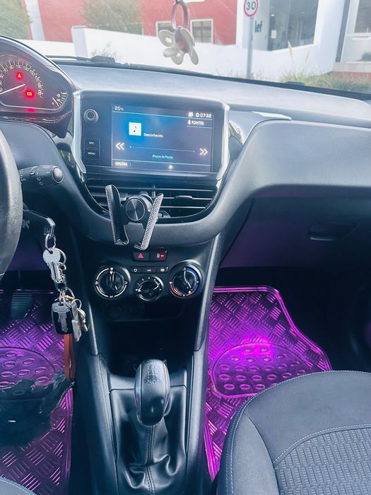 Peugeot 208 em ótimo estado