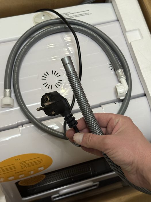 Автоматична посудомийна машина з функцією сушки. Настільна портативна