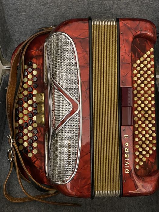 Acordeões usados.