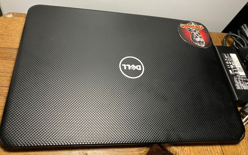 Ігровий ноутбук Dell Inspiron