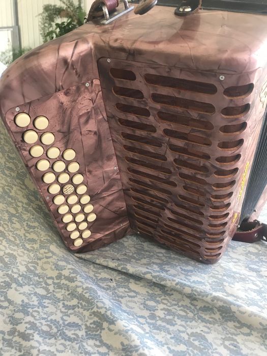 Vendo esta concertina em LA sustenido