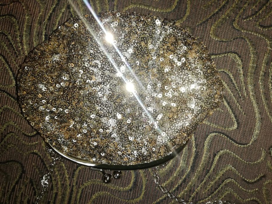 Вечерний золотистый клатч