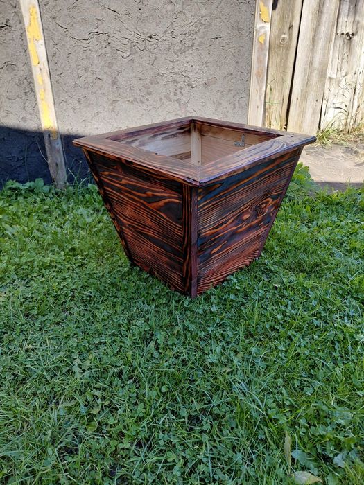 Drewniana donica opalona