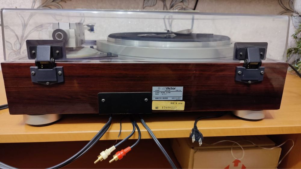 Виниловый проигрыватель Victor QL-Y77F