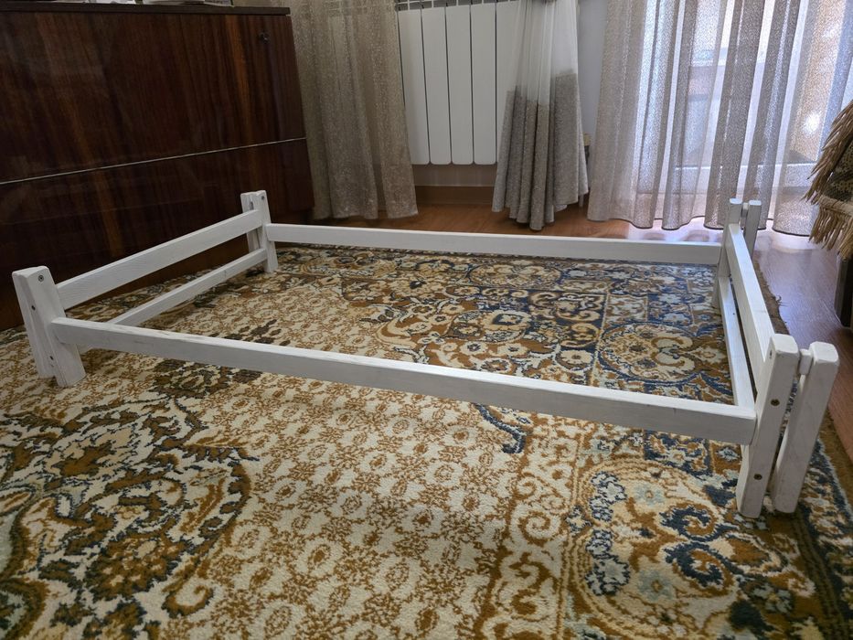 Дитяче ліжечко з маятником і відкидним бортиком