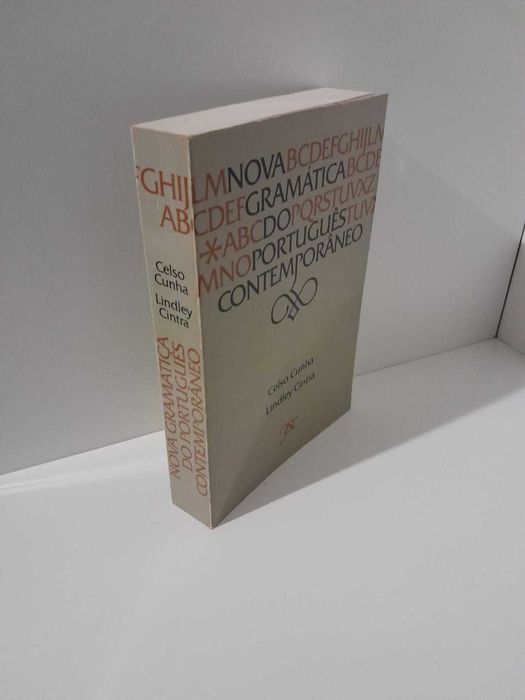 Domina o Português Atual com Esta Gramática Essencial