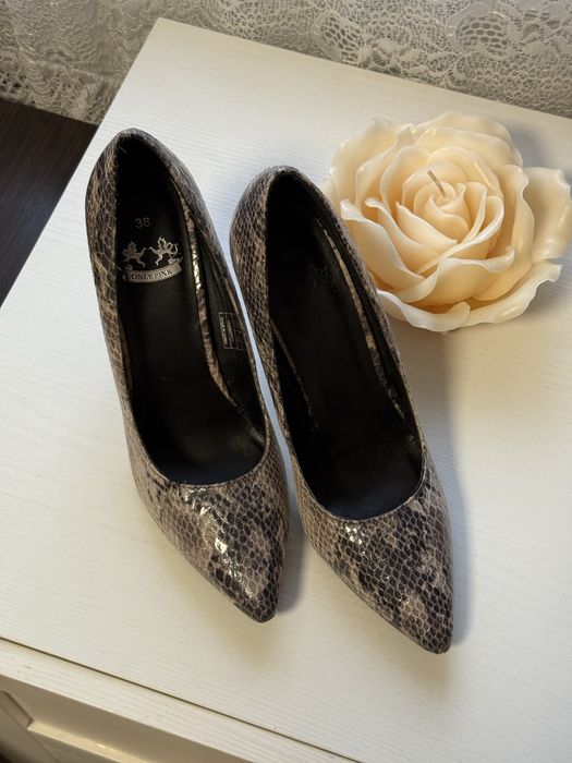 Туфлі лодочки 38 розмір