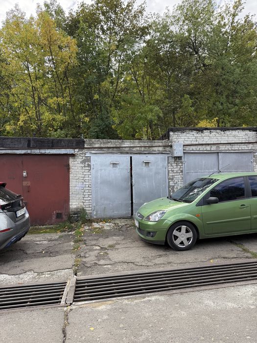Продається гараж в кооперативі по вул. Єрошенка