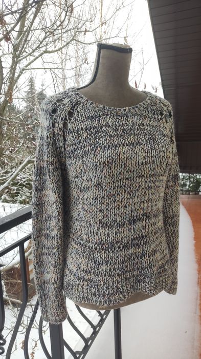 Piękny sweter z dzianiny rozmiar M