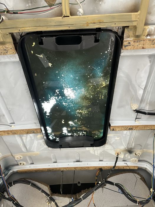 Люк в крышу стеклянный Mercedes Sprinter, Volkswagen LT, Crafter
